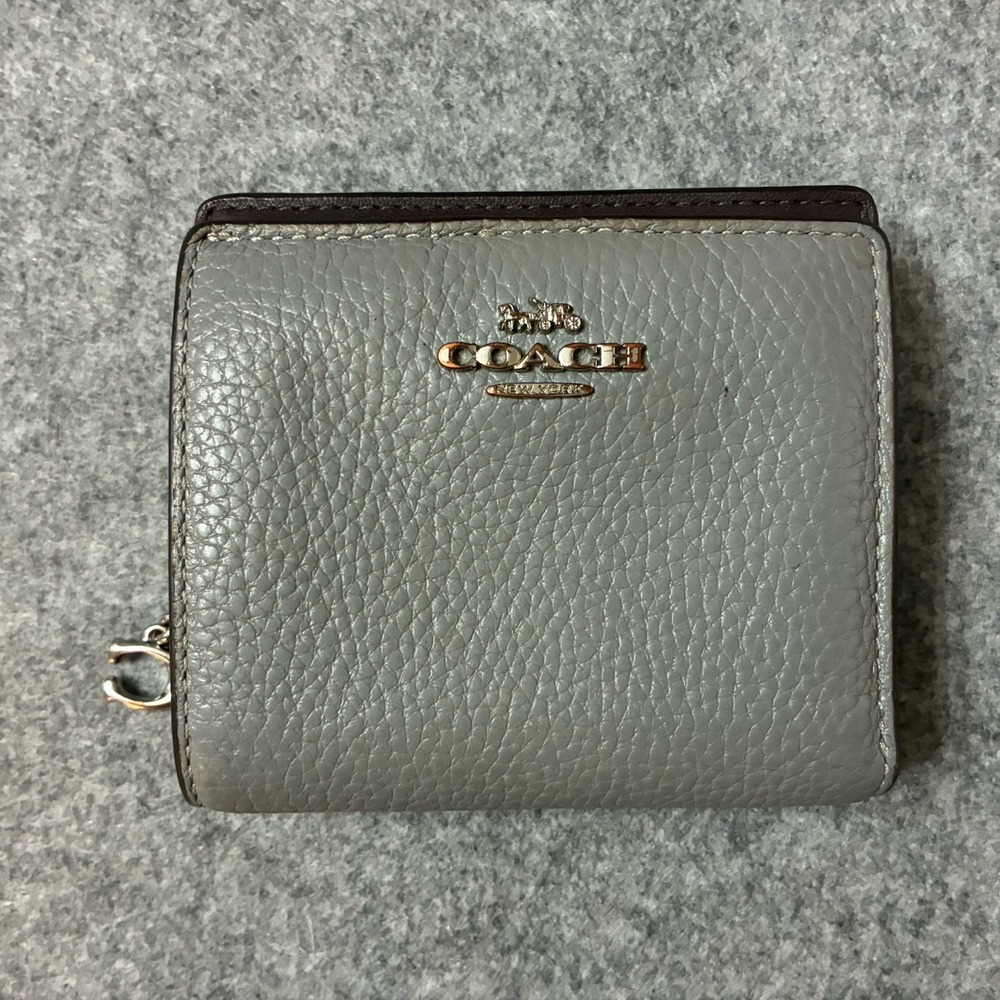 Coach C2862 Pebbled Leather Snap Card Case Wallet With C Charm Dark Stone Used